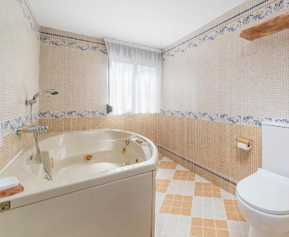 Foto de la bañera de hidromasaje que se encuentra en la Travel Habitat Villa Benicassim
