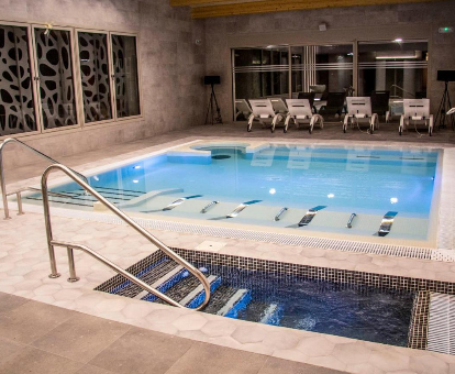 Piscina climatizada del spa ubicado en el Hotel Tudanca Aranda en Arande de Duero